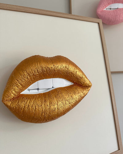 Handgemaakt kunstwerk met 3D gouden mond (maat L) - 62 x 62 cm