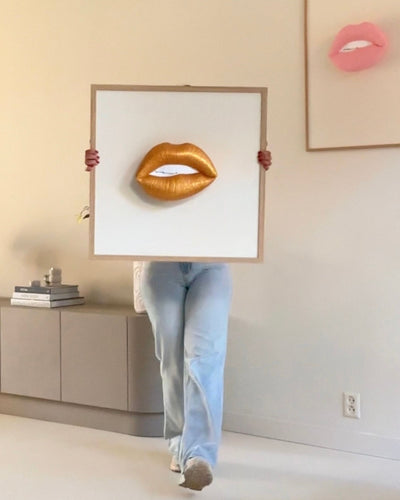 Handgemaakt kunstwerk met 3D rode mond (maat M) - 47 x 47 cm