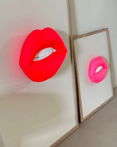 Handgemaakt kunstwerk met 3D neon mond (maat XL) - 82 x 62 cm