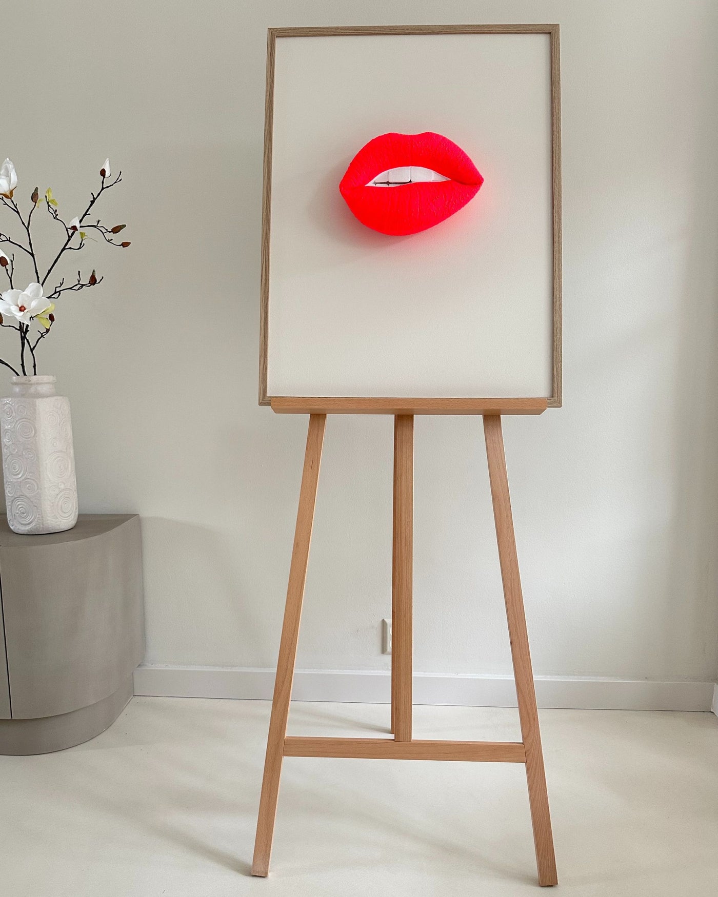 Handgemaakt kunstwerk met 3D neon mond (maat XL) - 82 x 62 cm