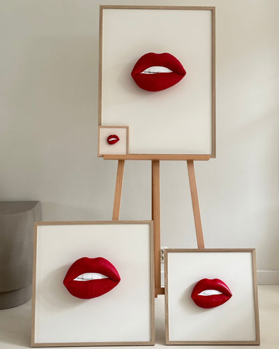 Handgemaakt kunstwerk met 3D rode mond (maat M) - 47 x 47 cm