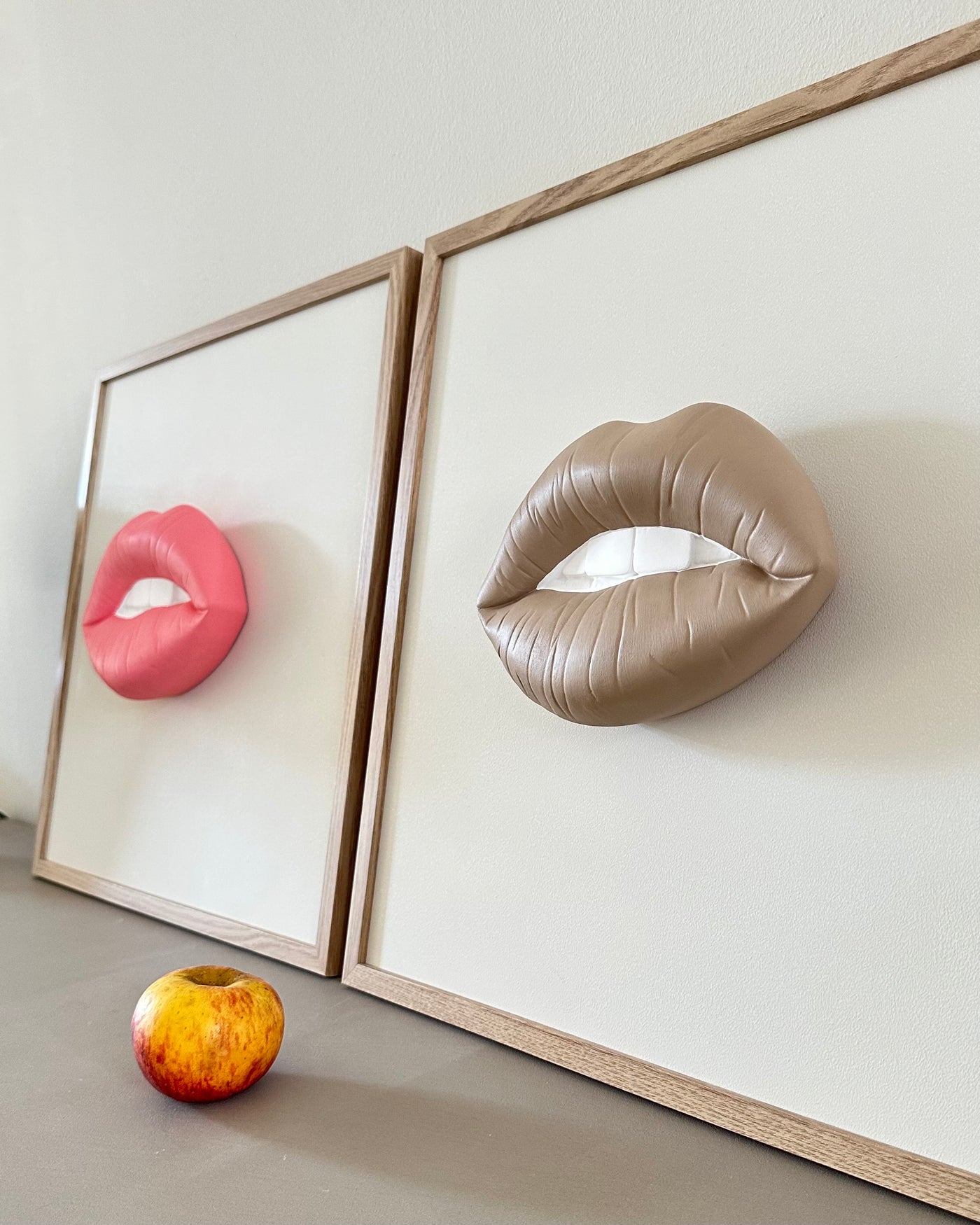 Handgemaakt kunstwerk met 3D mond  - 47 x 47 cm (maat M)