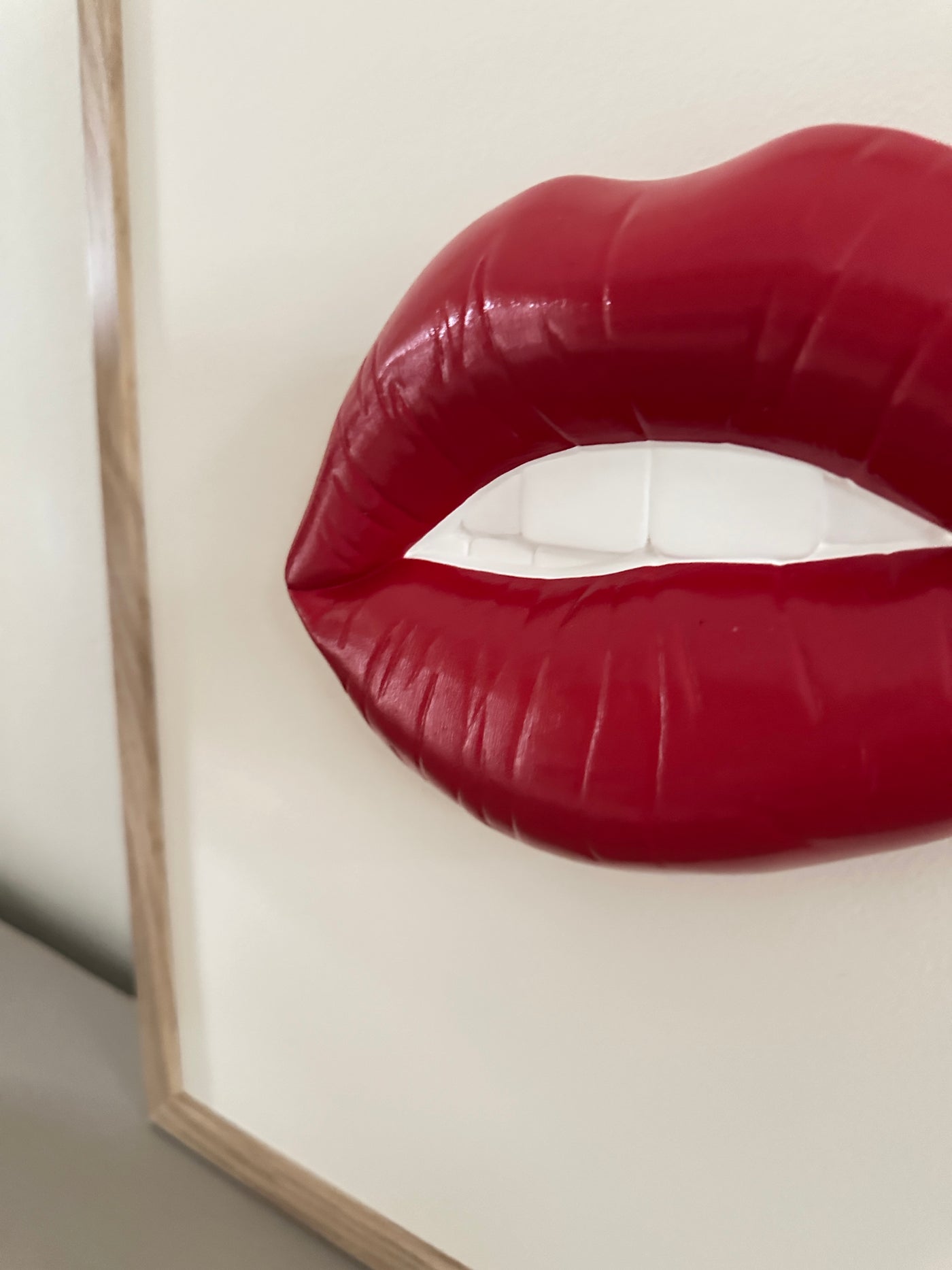 Handgemaakt kunstwerk met 3D mond (maat L) - 62 x 62 cm