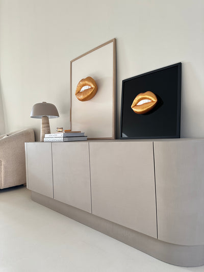 Handgemaakt kunstwerk met gouden 3D mond zwart paneel - 62 x 62 cm (maat L)