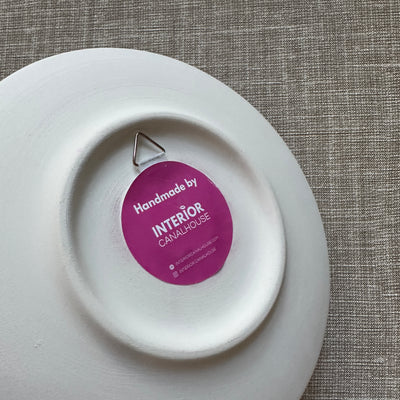 Keramieken bord met rode 3D mond – 16 cm handgemaakt