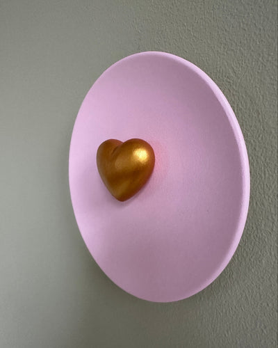 Keramieken bord roze met gouden 3D hart – 16 cm handgemaakt