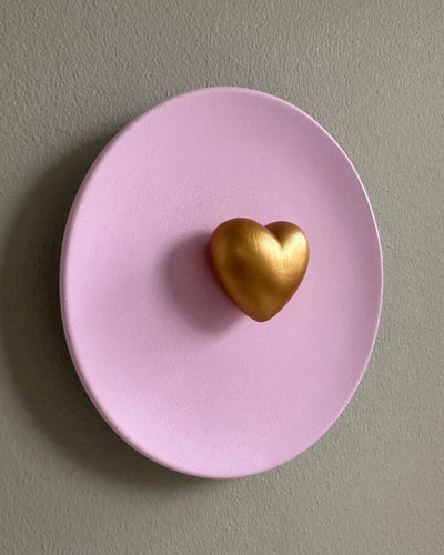 Keramieken bord roze met gouden 3D hart – 16 cm handgemaakt