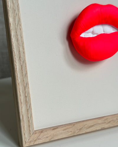 Tegel met 3D mond wandtegel keramiek neon 15x15 cm