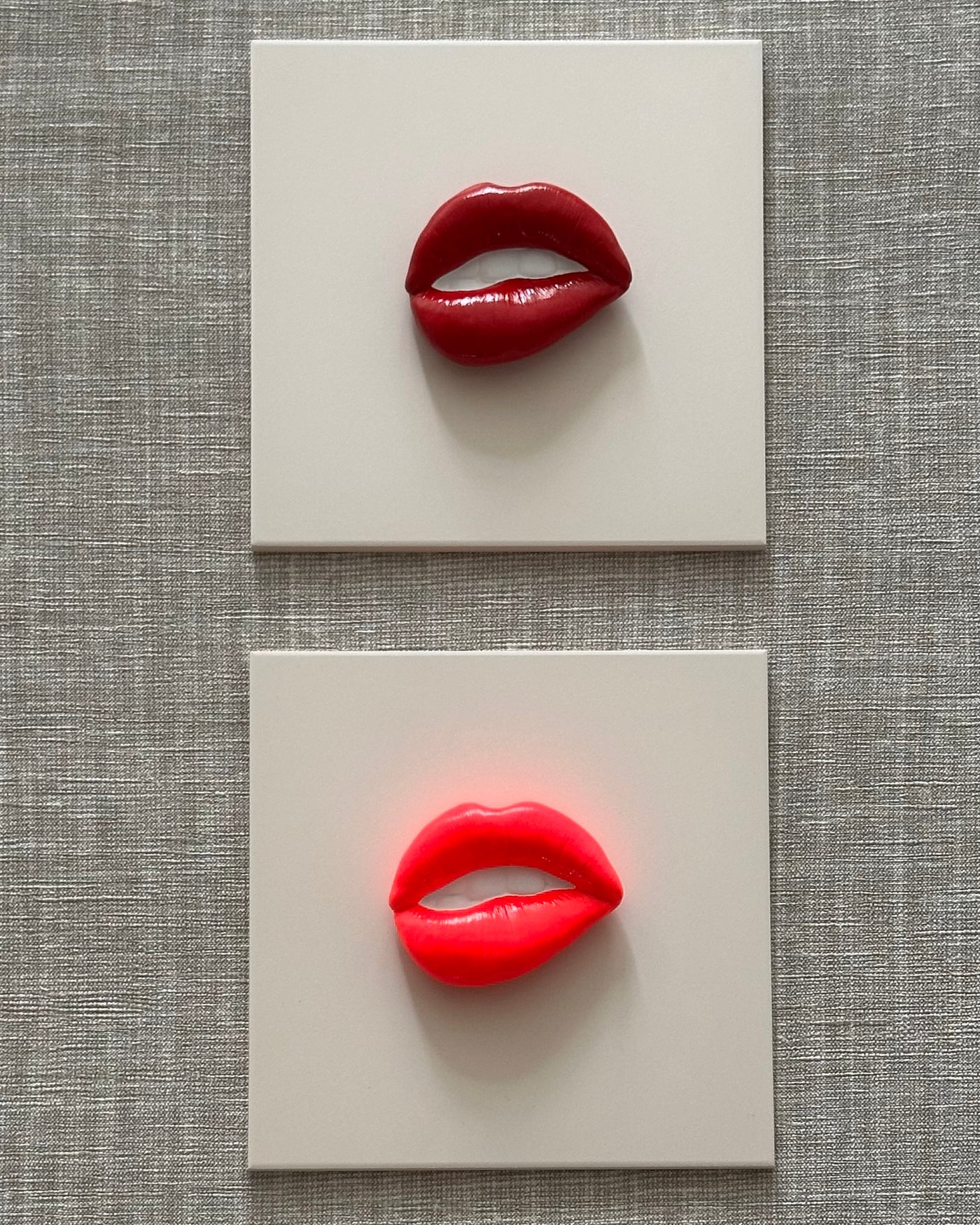 Tegel met 3D mond wandtegel keramiek neon 15x15 cm