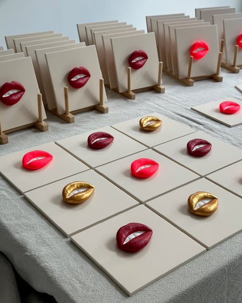 Tegel met 3D mond wandtegel keramiek neon 15x15 cm