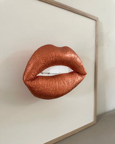 Handgemaakt kunstwerk met 3D mond (maat L) - 62 x 62 cm