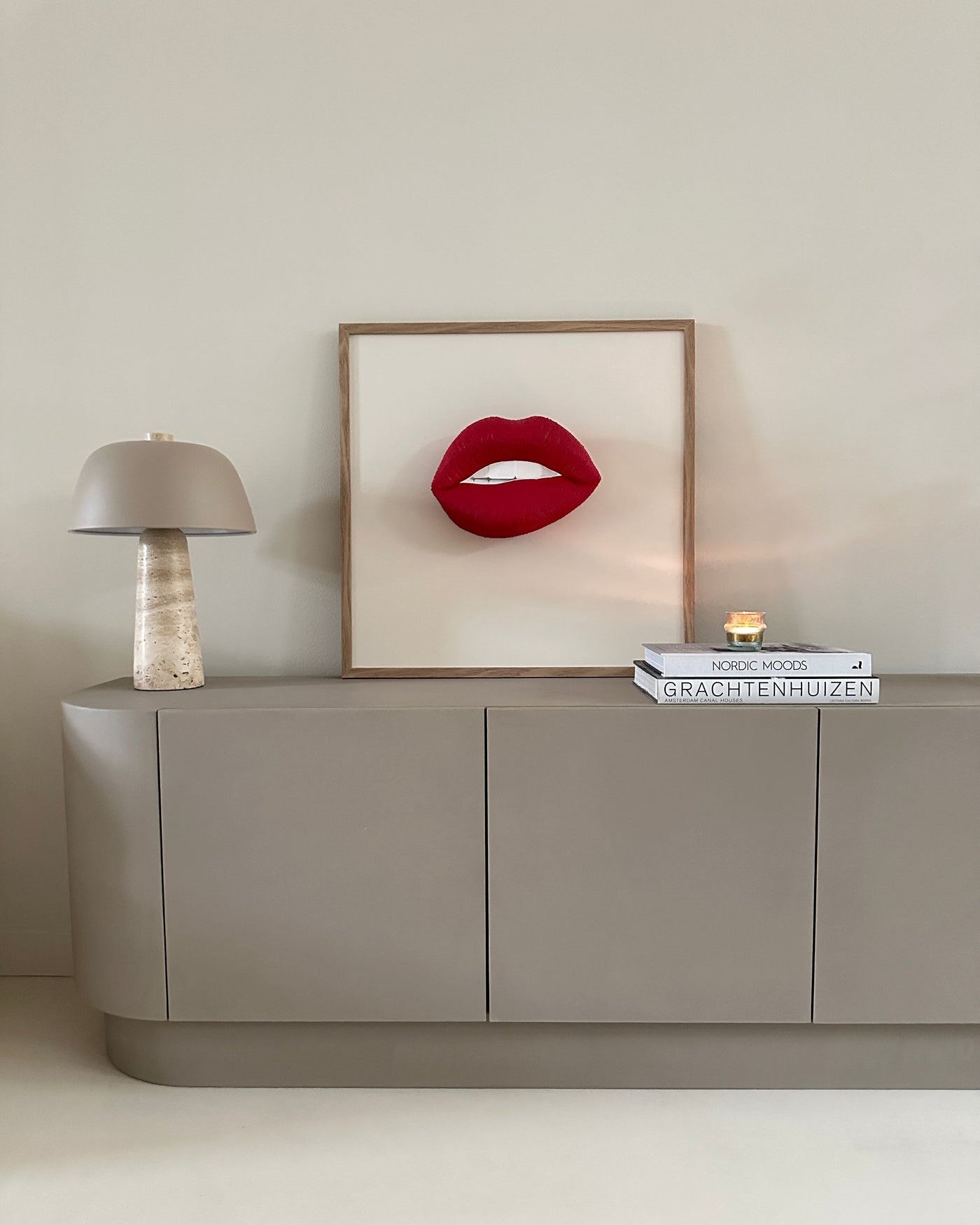 Handgemaakt kunstwerk met 3D mond (maat L) - 62 x 62 cm