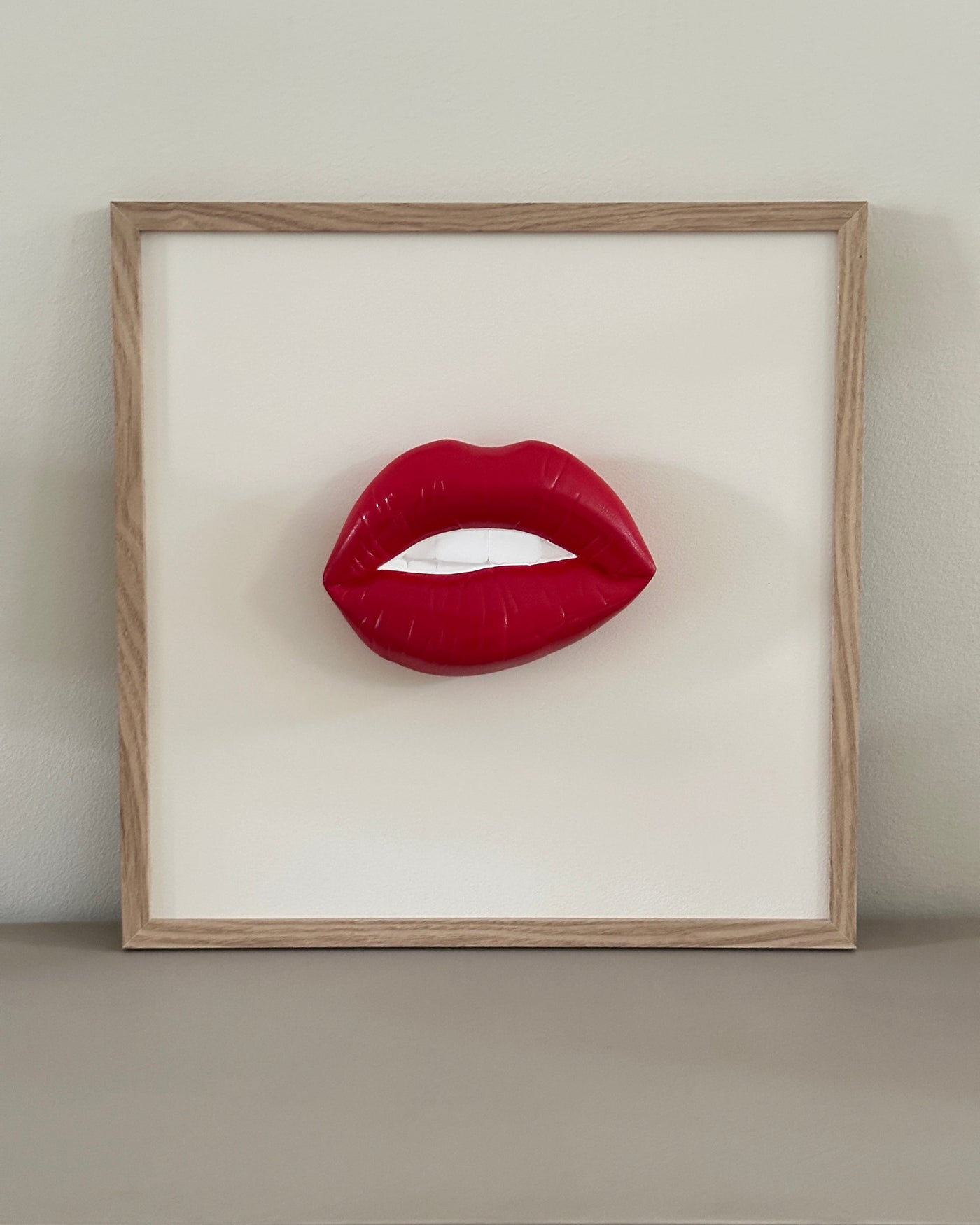 Handgemaakt kunstwerk met 3D mond  - 47 x 47 cm (maat M)