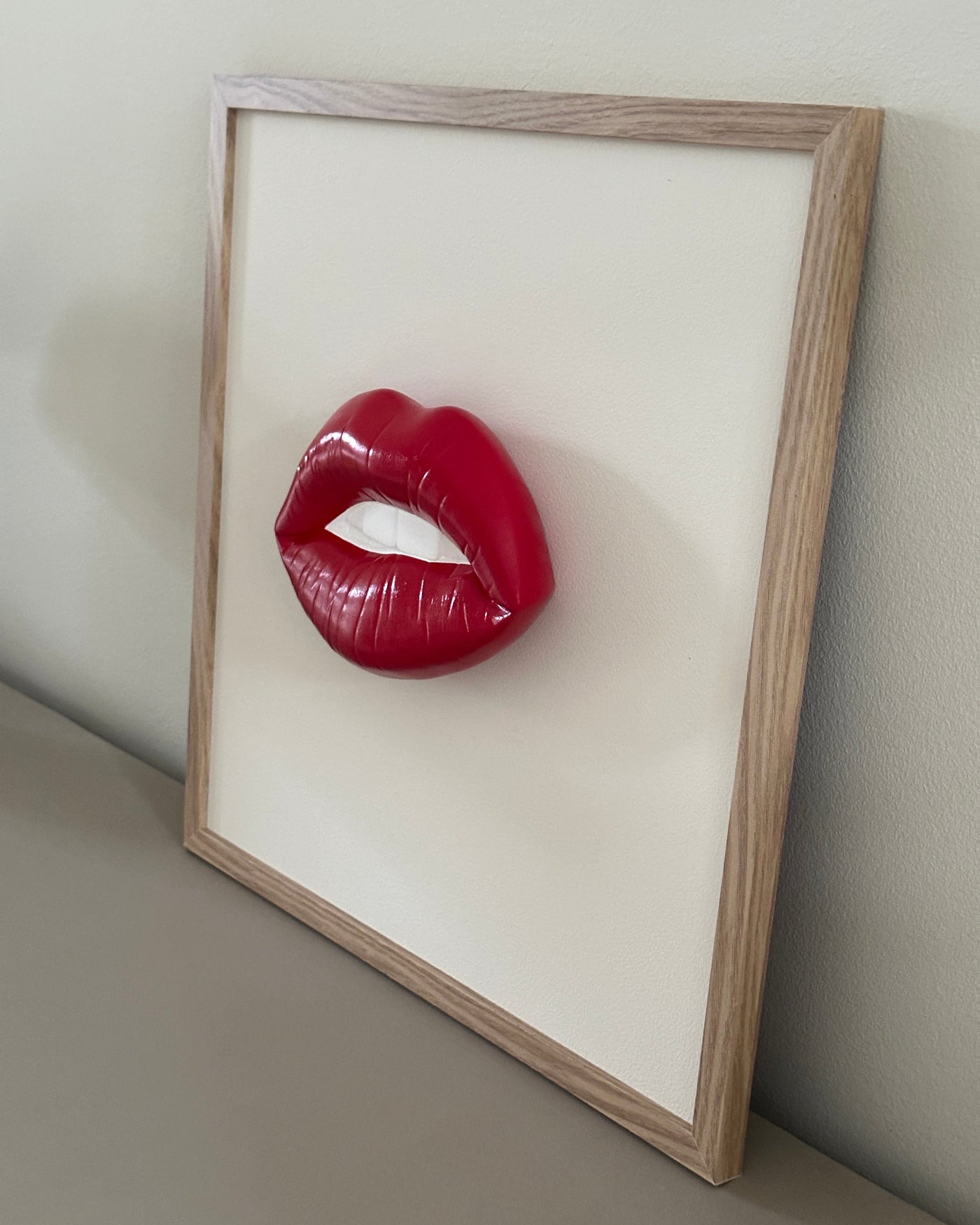 Handgemaakt kunstwerk met 3D mond  - 47 x 47 cm (maat M)