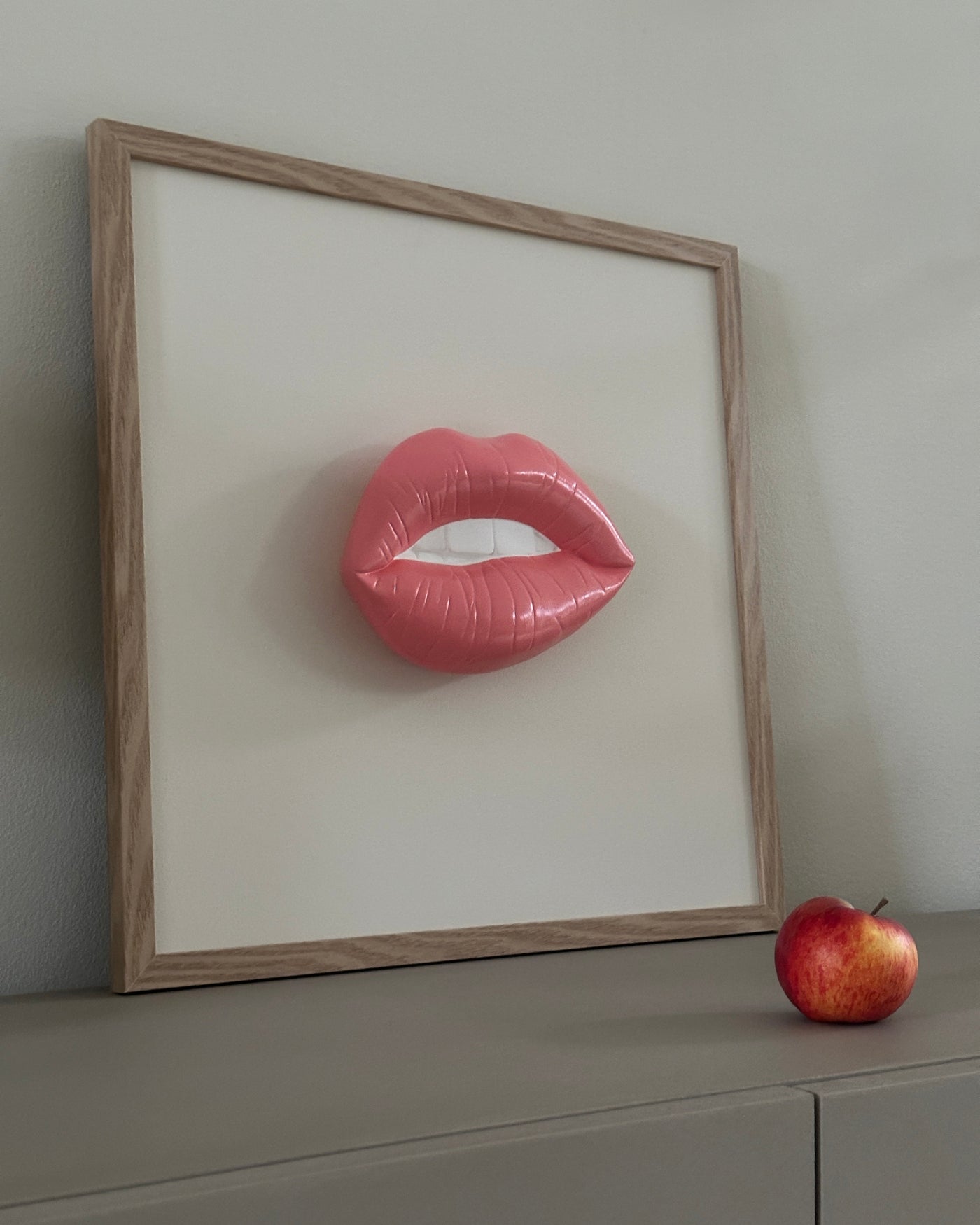 Handgemaakt kunstwerk met 3D mond  - 47 x 47 cm (maat M)