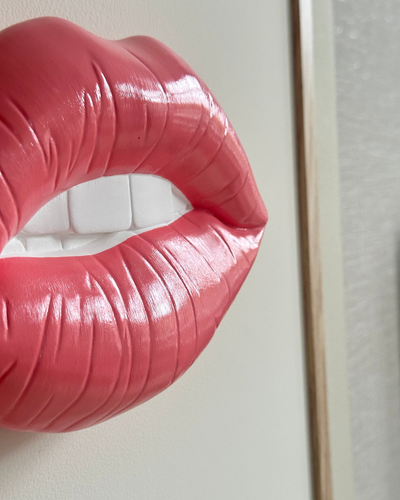 Handgemaakt kunstwerk met 3D mond  - 47 x 47 cm (maat M)