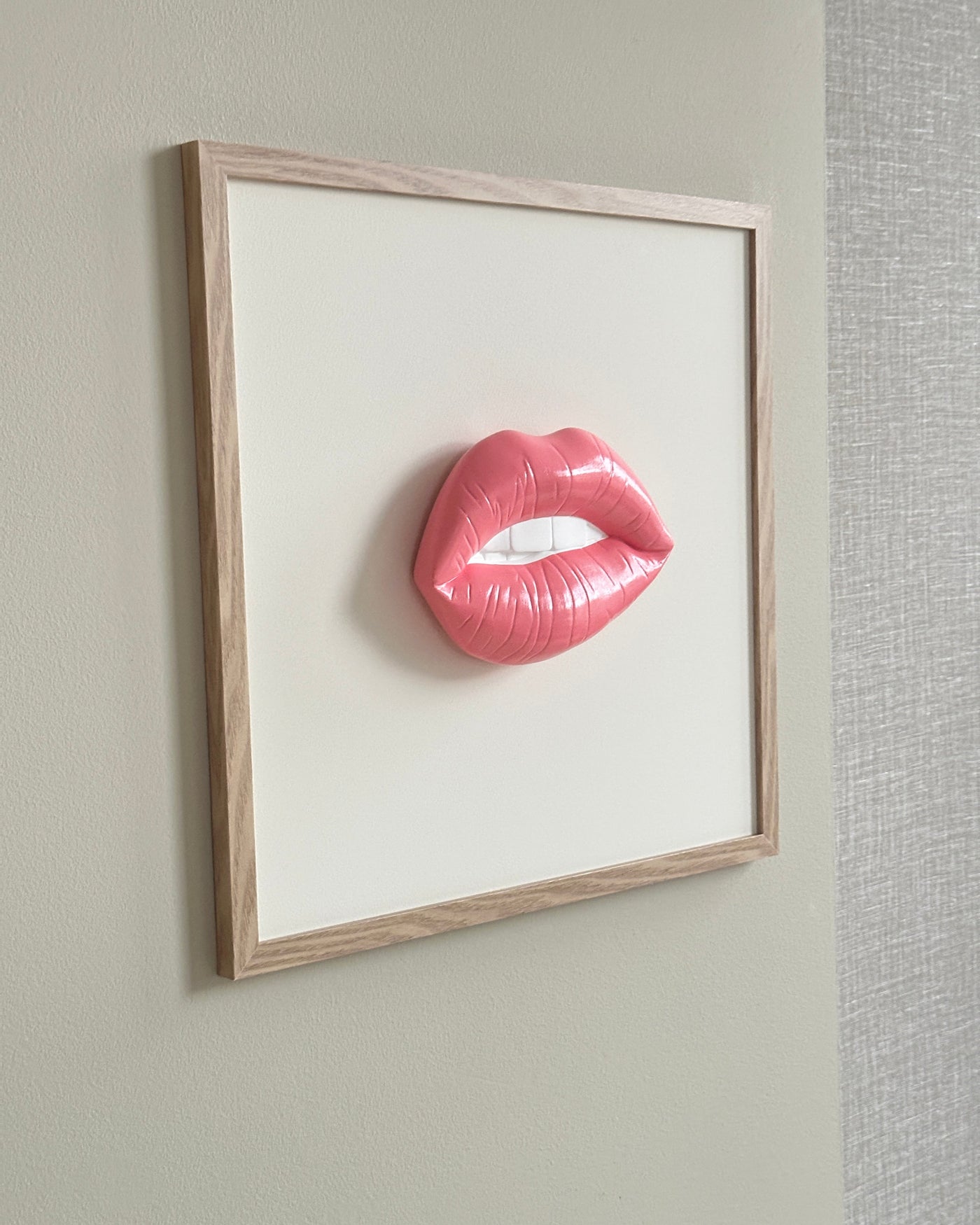 Handgemaakt kunstwerk met 3D mond  - 47 x 47 cm (maat M)