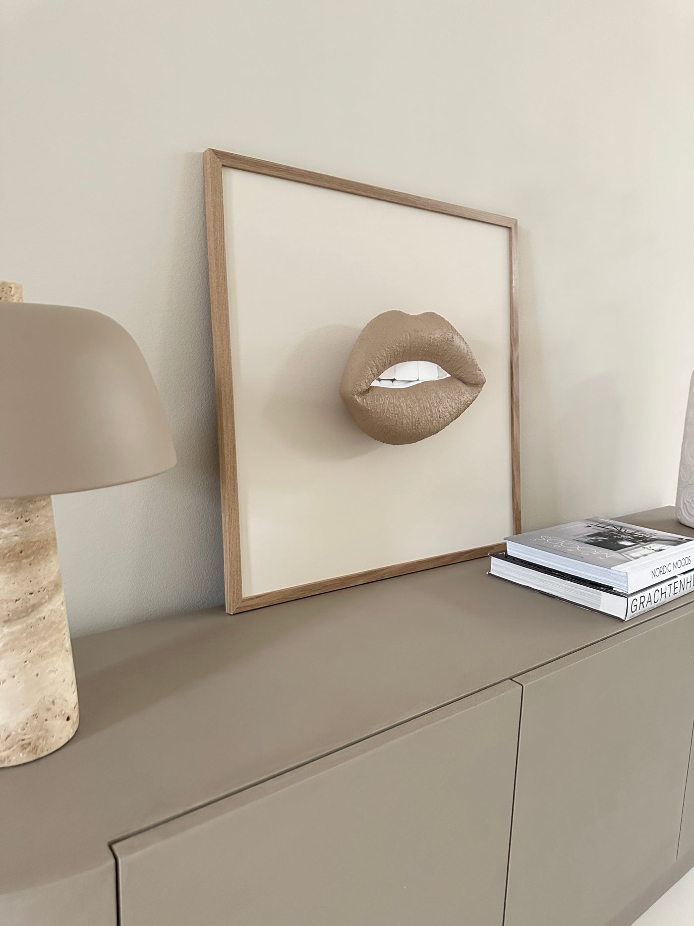 Handgemaakt kunstwerk met 3D mond (maat L) - 62 x 62 cm