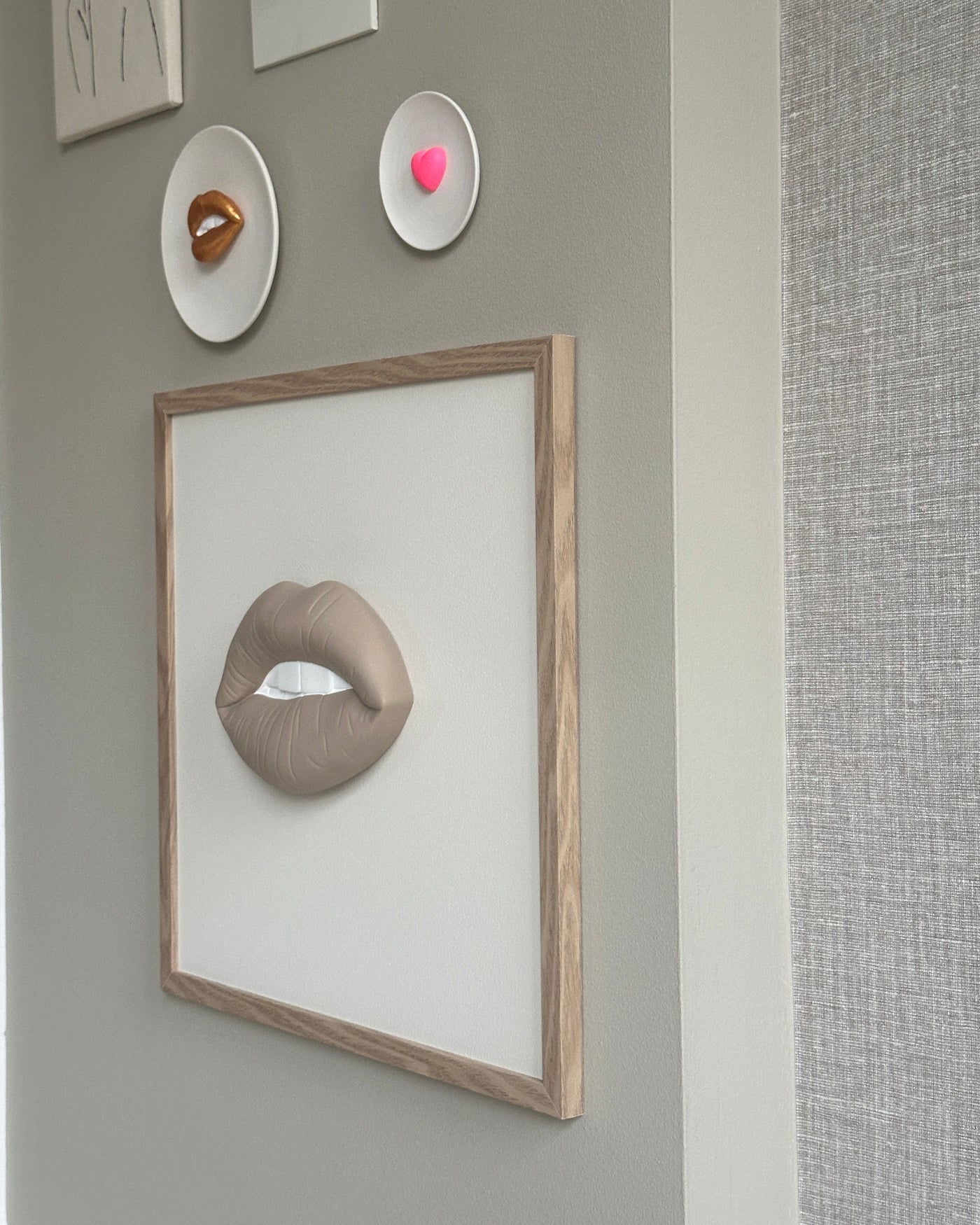 Handgemaakt kunstwerk met 3D mond  - 47 x 47 cm (maat M)