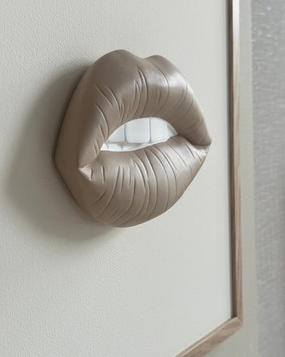 Handgemaakt kunstwerk met 3D mond  - 47 x 47 cm (maat M)